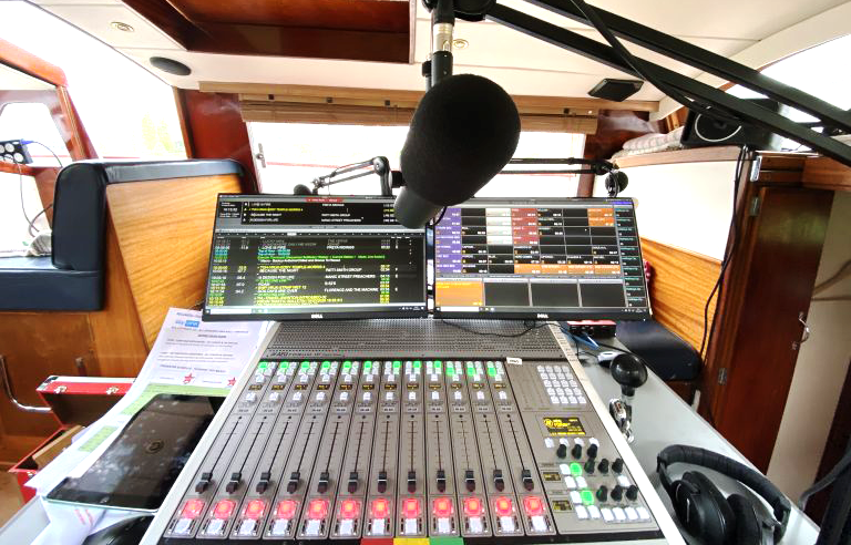 CHRIS EVANS makes a VIRGIN RADIO UK show from his boat with the AEQ FORUM IP console
