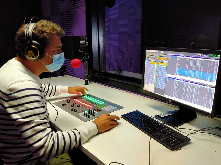 Spanish LUIS BUÑUEL High School launches a profesional radio studio